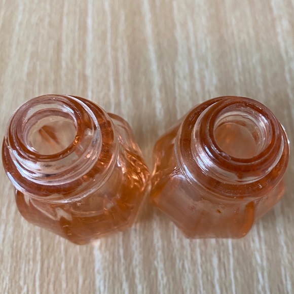 Antique Pink Depression Glass Salt & Pepper Shaker - Picture 13 of 15